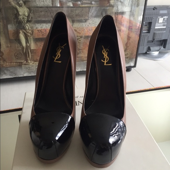 COPY - Beautiful Authentic YSL pumps - Picture 1 of 4
